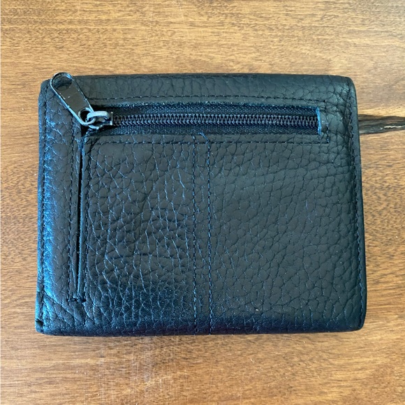 Nine West small Fri-fold wallet. - Picture 2 of 5